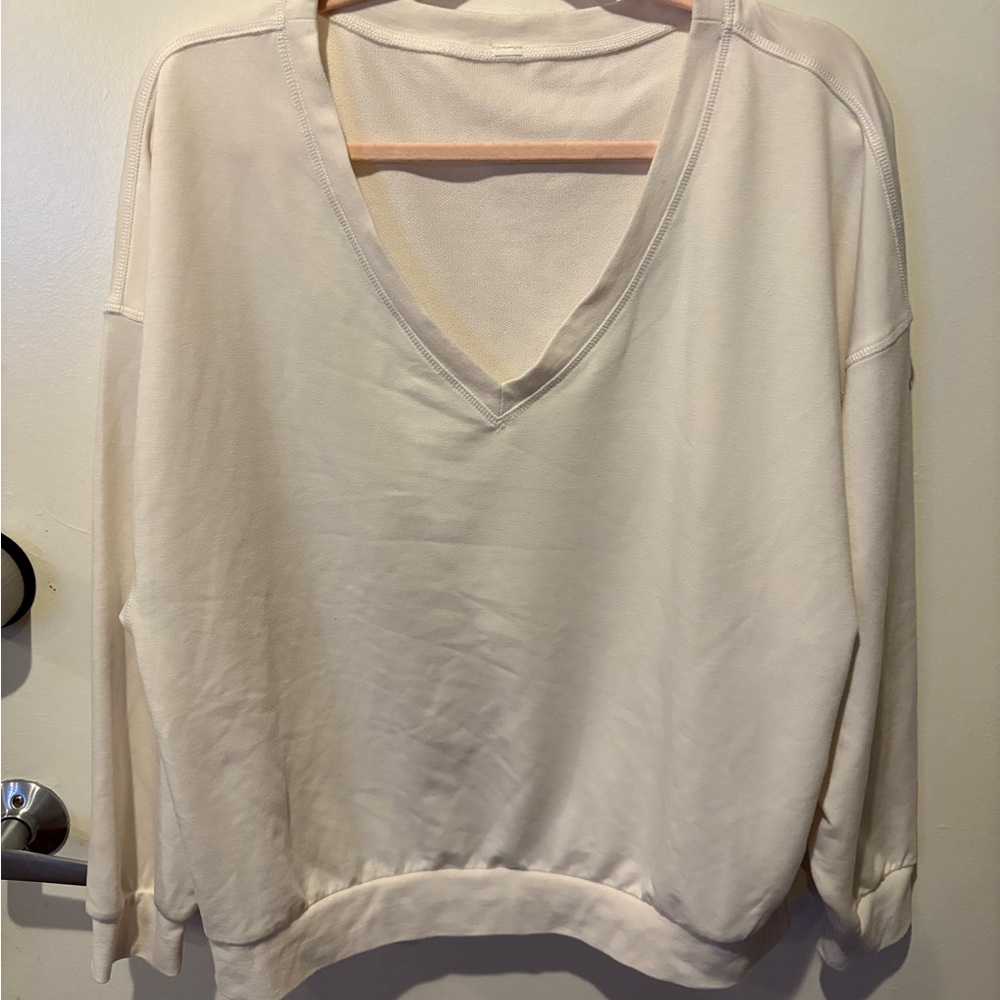 ALO Yoga Ivory V-Neck Pullover